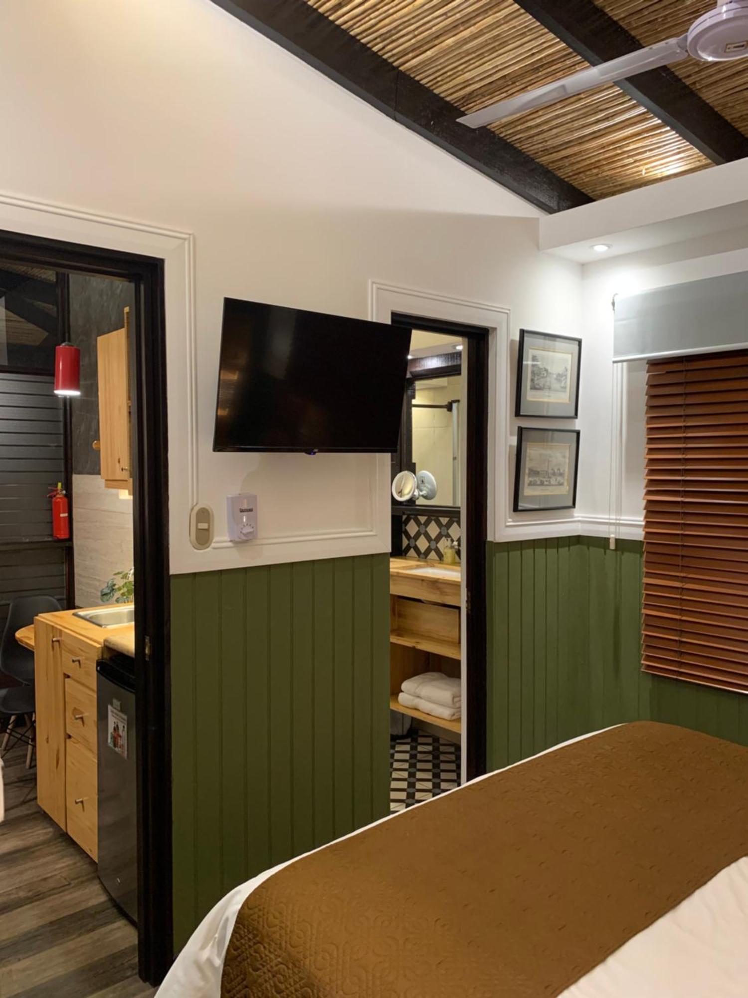 Aranjuez Lofts Santa Ana Apartment *