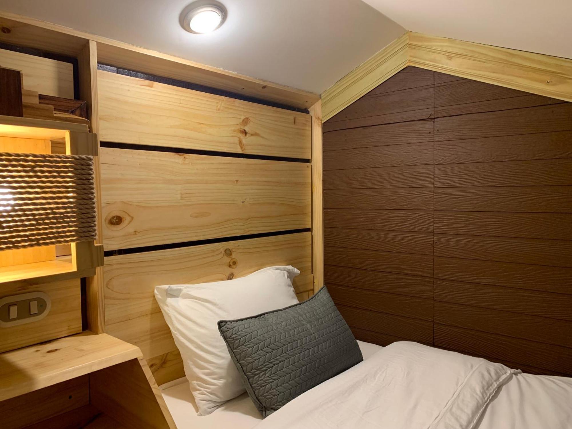 Aranjuez Lofts Santa Ana Apartment *