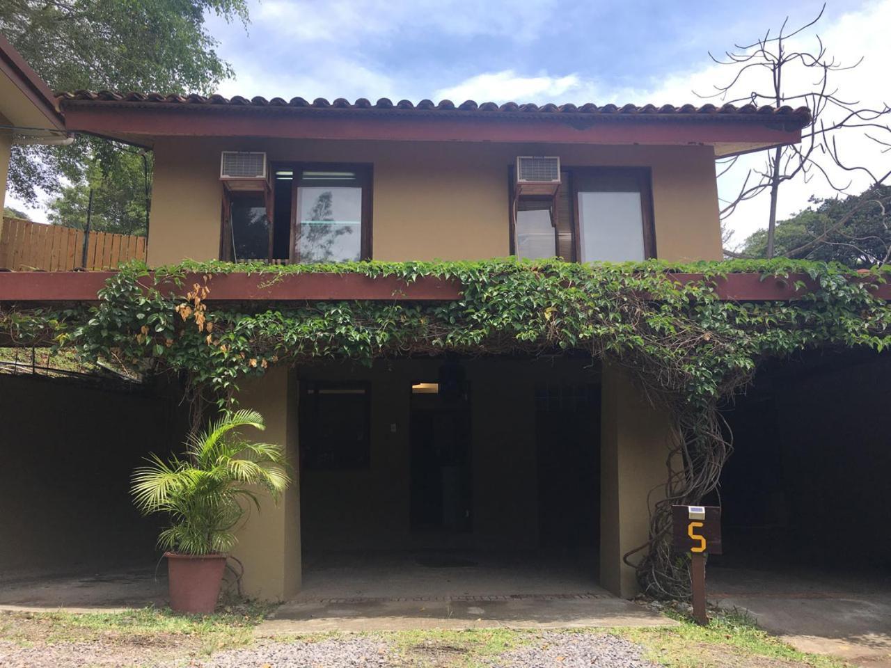Aranjuez Lofts Santa Ana *