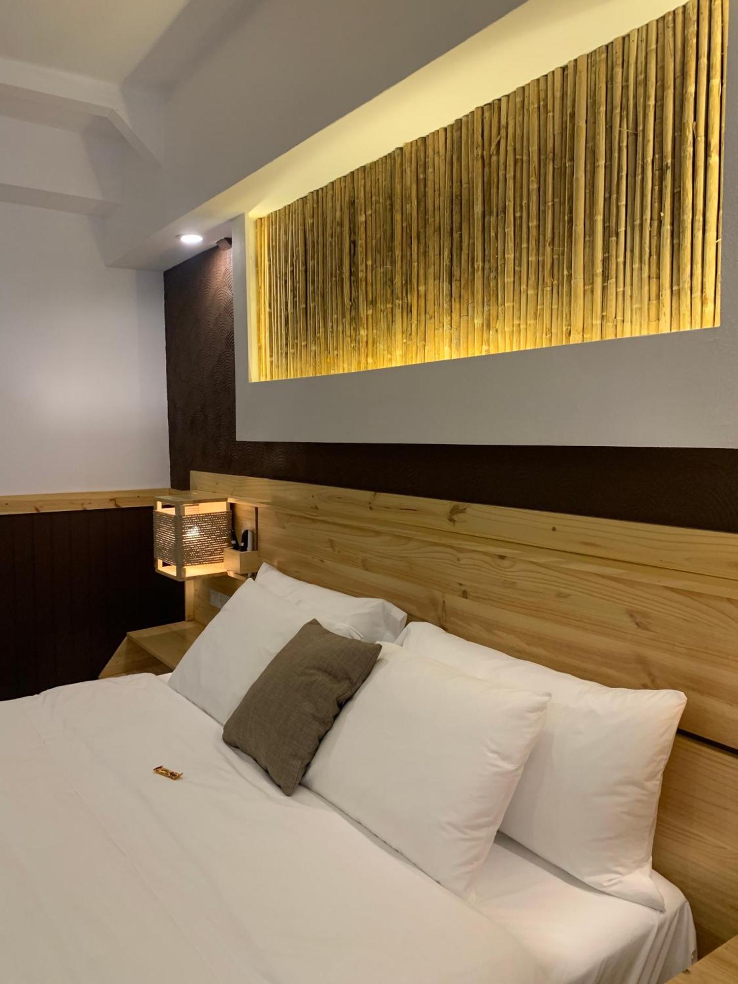 Aranjuez Lofts Santa Ana Apartment